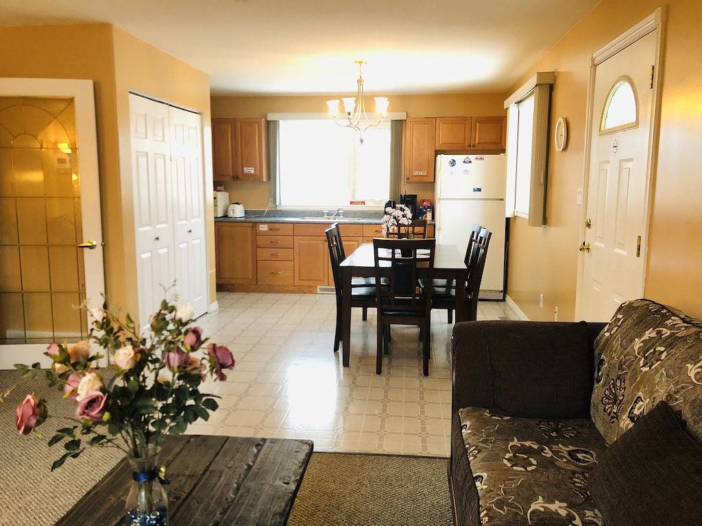 Dt Whitehorse Top Floor 2 En-suite Unit in Whitehorse, Yukon