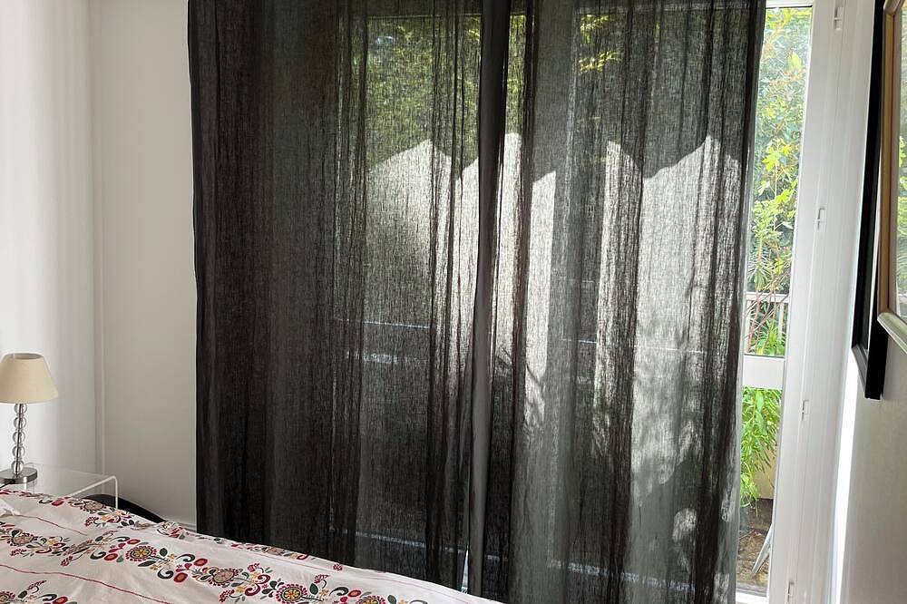 Entire apartment, Green, quiet, spacious and bright apartment 15 minutes from Paris. in Nanterre, Hauts-de-Seine