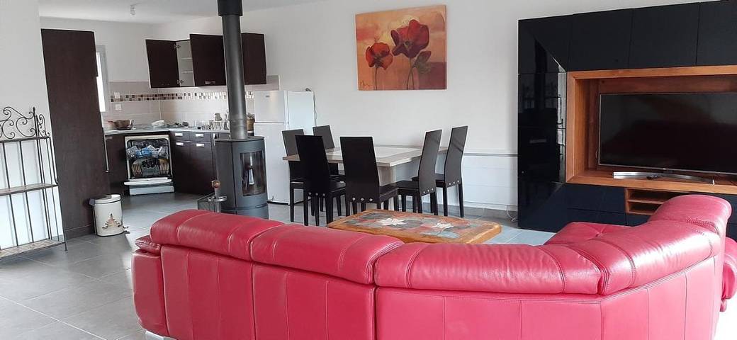 Location de vacances pour 6 personnes, avec jardin ainsi que terrasse et vue, animaux acceptés à Saint-Symphorien-sur-Coise - 4