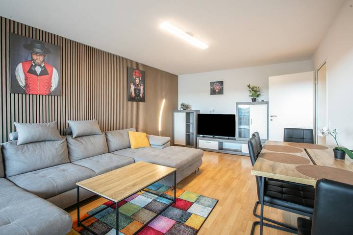 Hel lejlighed, Apartment 'Wehrblick' with Mountain View, Balcony and Wi-Fi in Wehr (Baden-Württemberg), Syd-Sorteskoven