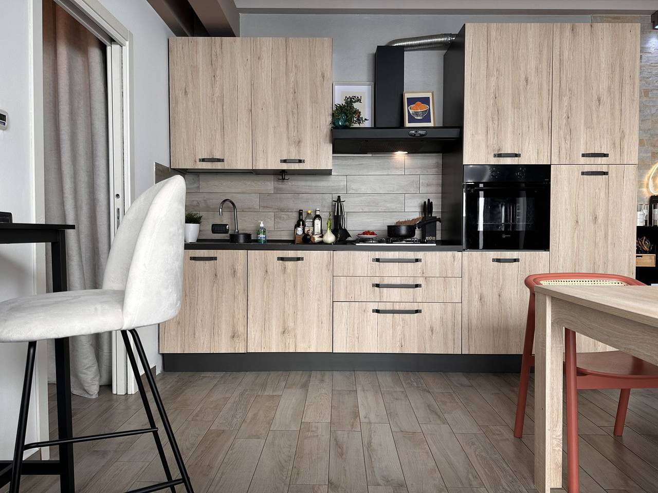 Appartamento intero, The Hangar Loft - The Hangar Loft - in centro con parcheggio in Sesto Calende, Comune di Sesto Calende