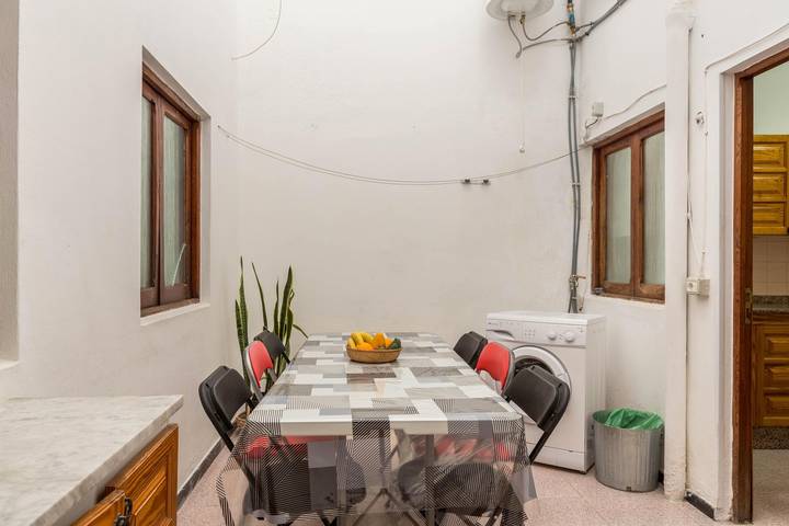 Holiday Home "Casa Tafira Baja 16 Personas" with Wi-Fi; Street Parking Available in Las Palmas de Gran Canaria, East Gran Canaria
