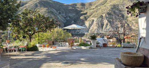 Gîte pour 2 personnes, avec vue et jardin à Pinos Genil