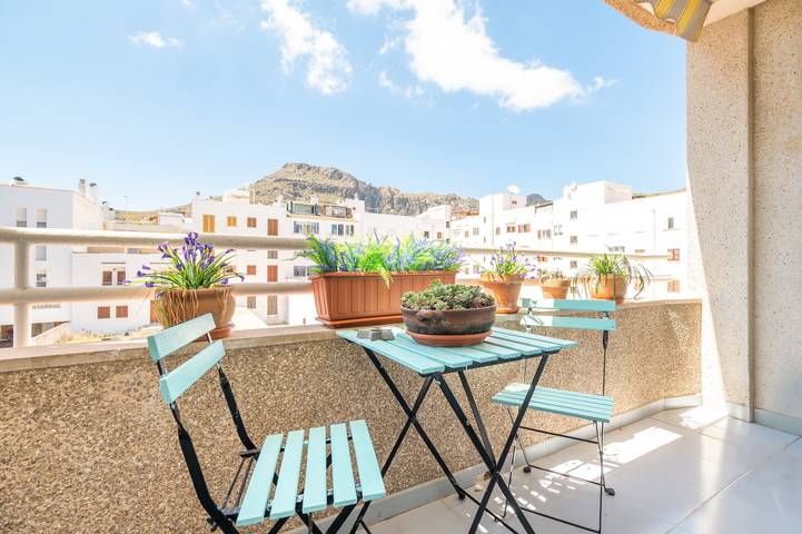 Apartamento inteiro, Apartamento 'Taiko' em Puerto de Pollensa com terraço privado, varanda e Wi-Fi in Port de Pollença, Pollença