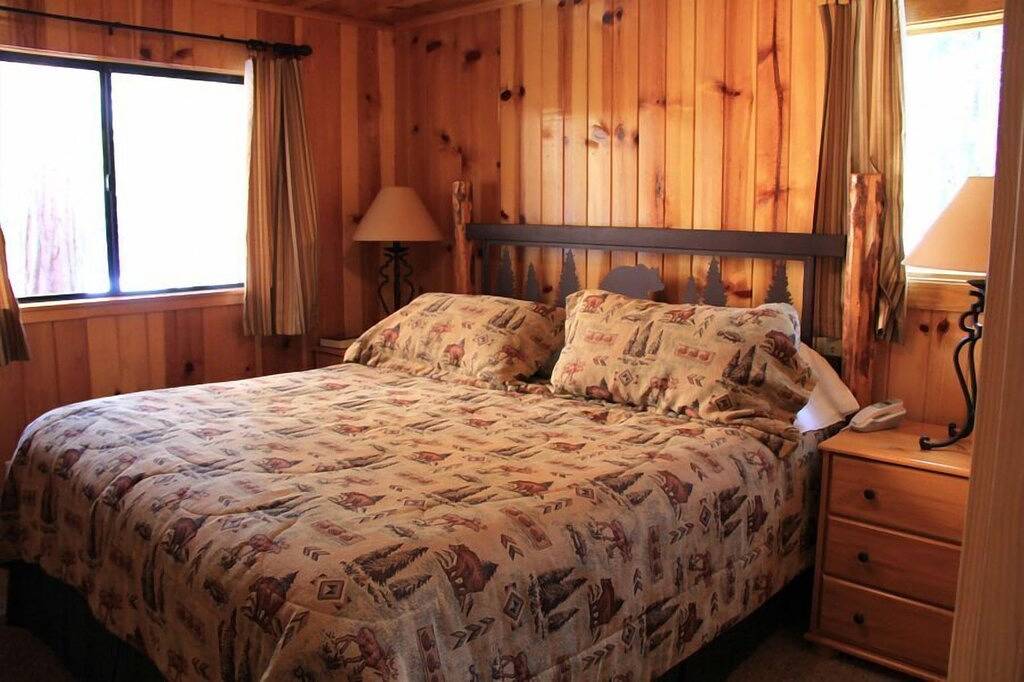 (66) Grizzly Giant (3 Bedrooms Only) at The Redwoods In Yosemite in Wawona, Mariposa County