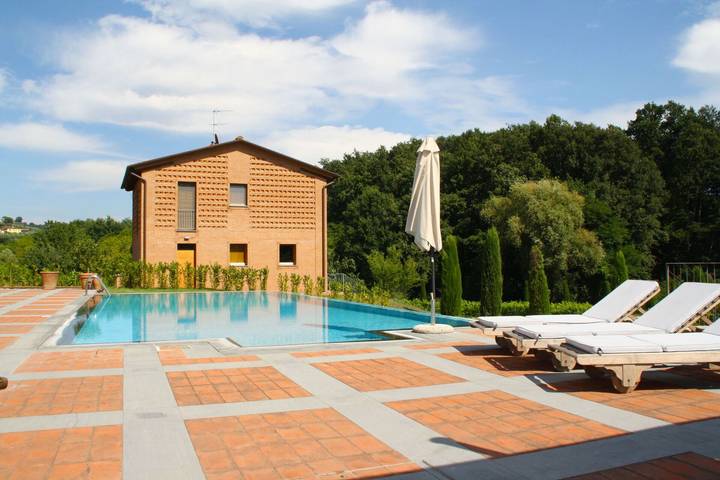 Location de vacances pour 5 personnes, avec Terrasse et Piscine à Montecarlo (Toscane)