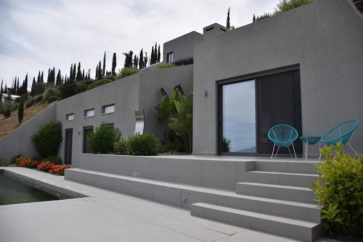 Ferienhaus für 6 Personen, mit Terrasse und Garten sowie Pool und Ausblick in Asini