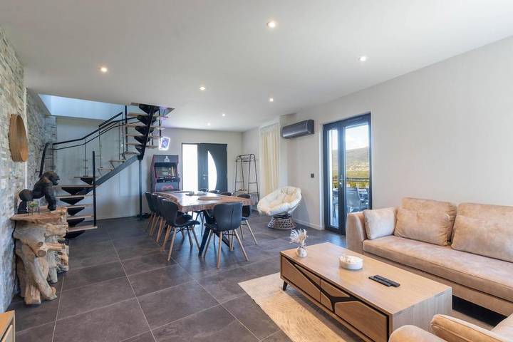 Location de vacances pour 10 personnes, avec terrasse ainsi que vue et vue sur le lac, animaux acceptés à Chanaz - 4