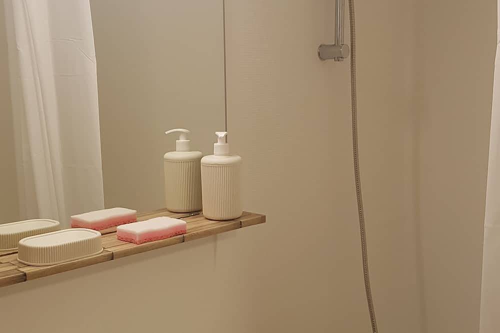 Entire apartment, Agréable Studio Lumineux Bordeaux Proche Toutes Commodités Tram A à Pied in Mérignac, Bordeaux region