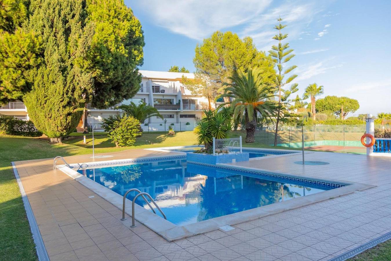 Ganze Wohnung, Ferienwohnung 'Casa Oliveira - Algarve' mit Meerblick, Wi-Fi und Klimaanlage in Alporchinhos (Atlantikküste), Porches