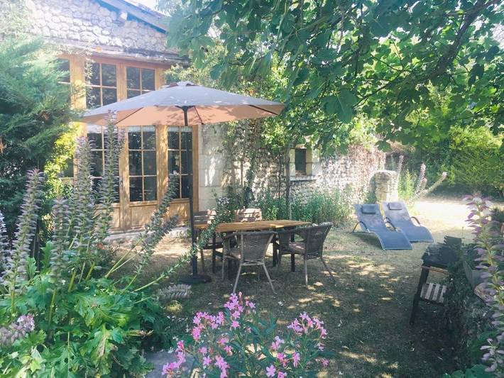 Gîte pour 5 personnes, avec vue et jardin à Bellon