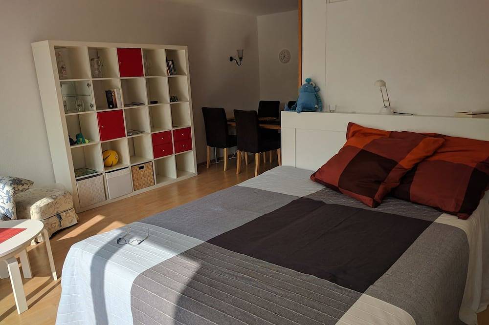 Apartamento entero, Apartamento soleado con un gran balcón orientado al sur. in Brunswick, Región de Brunswick