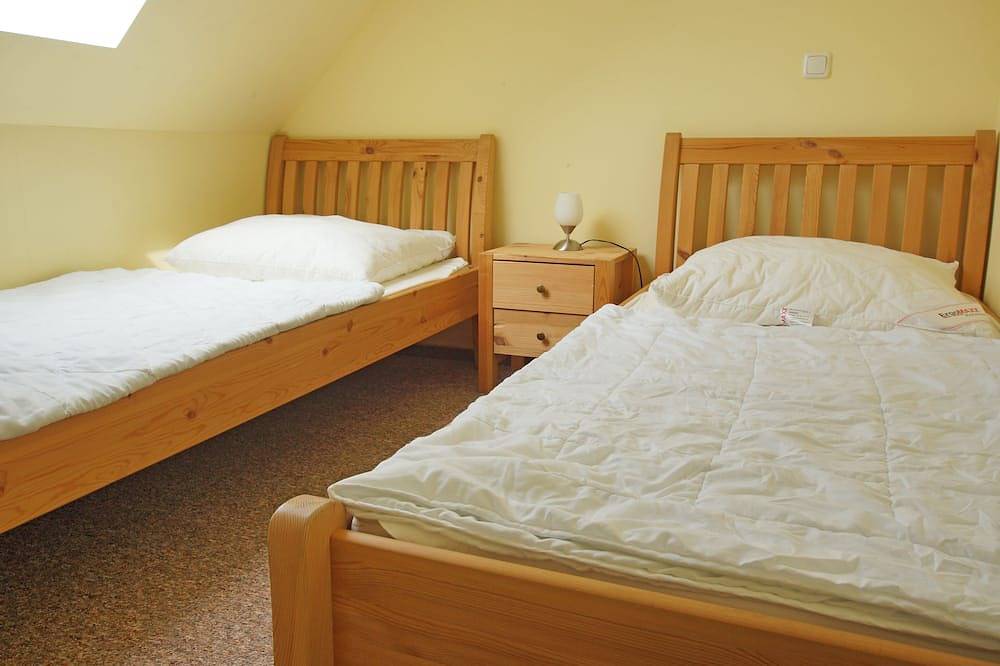 Villa Jenny mit Außenpool - 350 m Zum Ostseestrand in Wohlenberg, Klütz