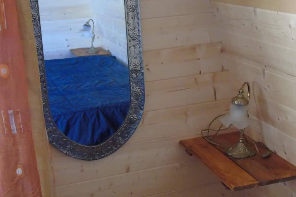 The Big Pine Cone in the 3 Trees, Agnone, Molise. 4* comfort in the tree house in Agnone Isernia, Alto Molise