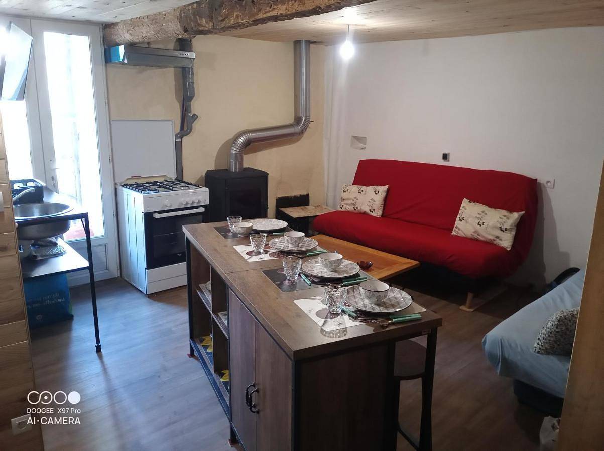 Appartement entier, One-Bedroom Apartment in Mauléon-Barousse, Pyrénées