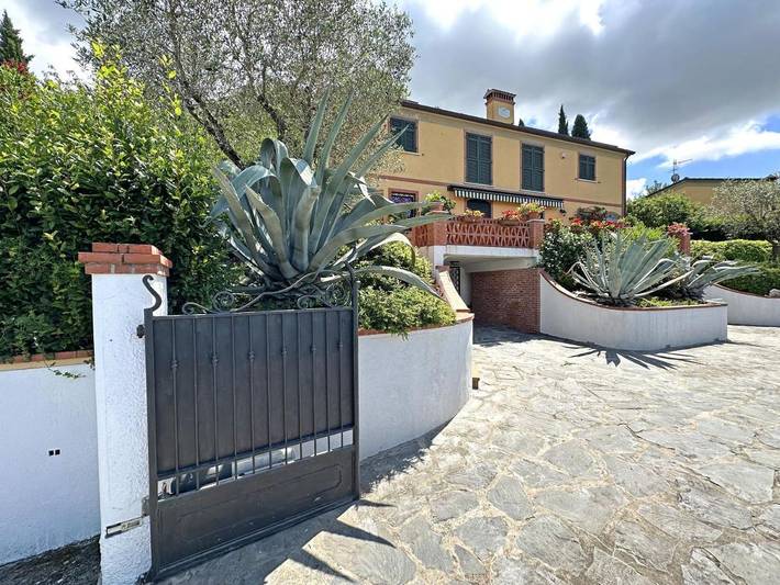 Location de vacances pour 10 personnes, avec vue ainsi que piscine et jardin à Sarzana - 3