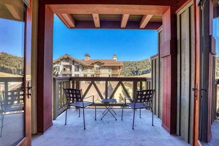 Vacation rental for 5 people, with balcony and hot tub in Squaw Valley