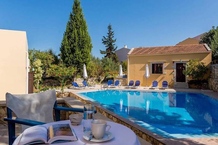Ferienwohnung für 21 Personen, mit Pool und Balkon