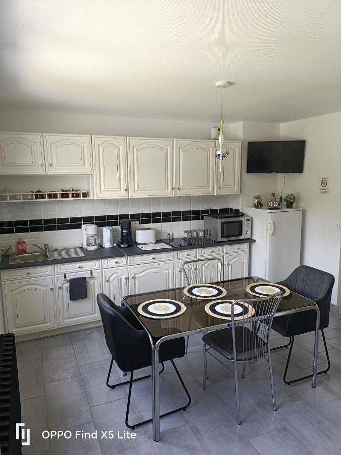 Gîte pour 4 personnes, avec jacuzzi et jardin à Questembert