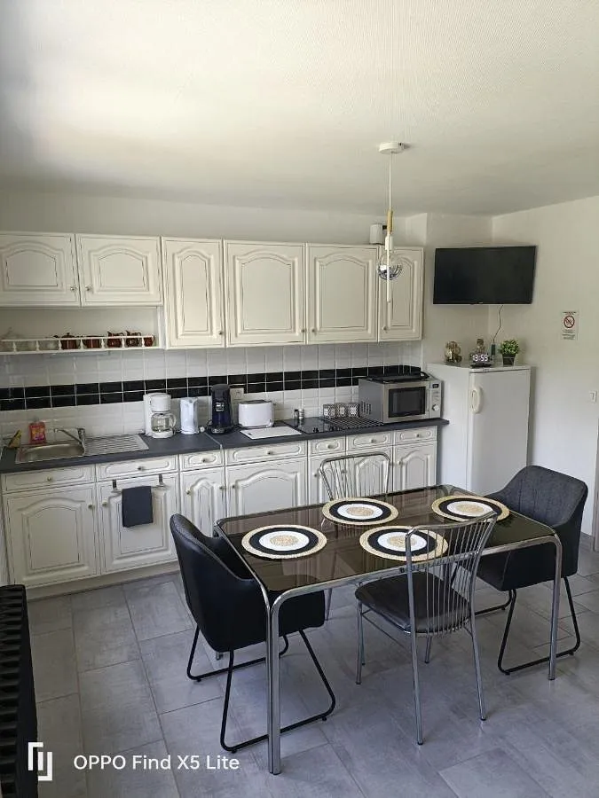 Apartamento de vacaciones para 4 personas, con jardín y jacuzzi - 1