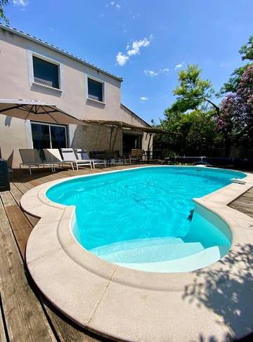 Location de vacances pour 7 personnes, avec terrasse et piscine à Gigean