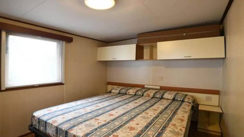 Camping car pour 2 personnes, avec piscine ainsi que terrasse et sauna, animaux acceptés dans Ligurie