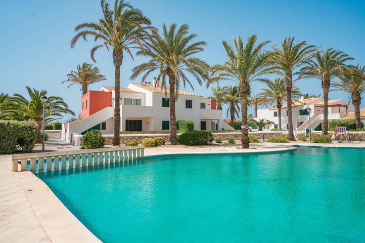 Apartamento entero, Apartamento "Son Blanc II" cerca de la playa con piscina, aire acondicionado, terraza y jardín; aparcamiento disponible in Son Blanc, Ciudadela