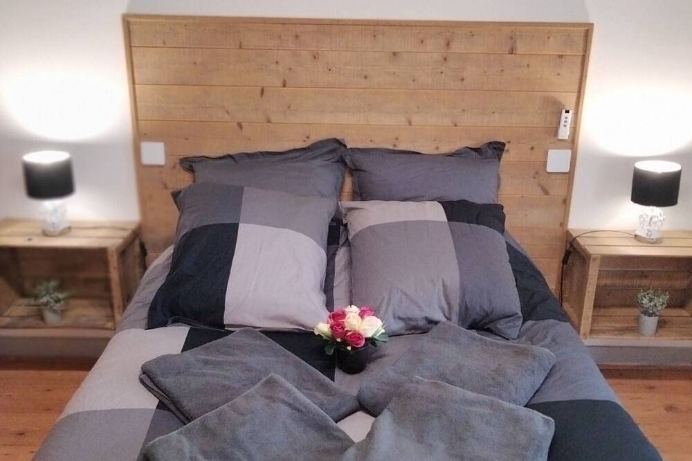 Holiday Home 'Au Nid Douillet' with Shared Terrace, Shared Garden and Wi-Fi in Bourges, Bourges region