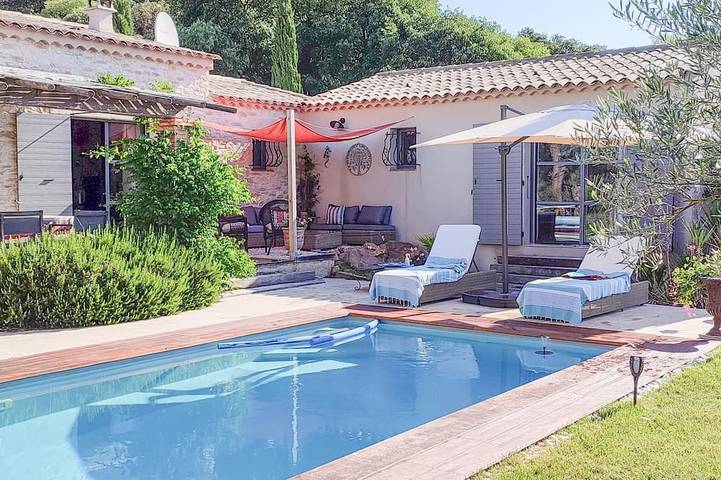 Location de vacances pour 6 personnes, avec terrasse et jardin à La Capelle-et-Masmolène