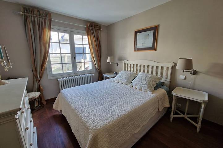 Location de vacances pour 8 personnes, avec terrasse dans Plage du Nau - 2