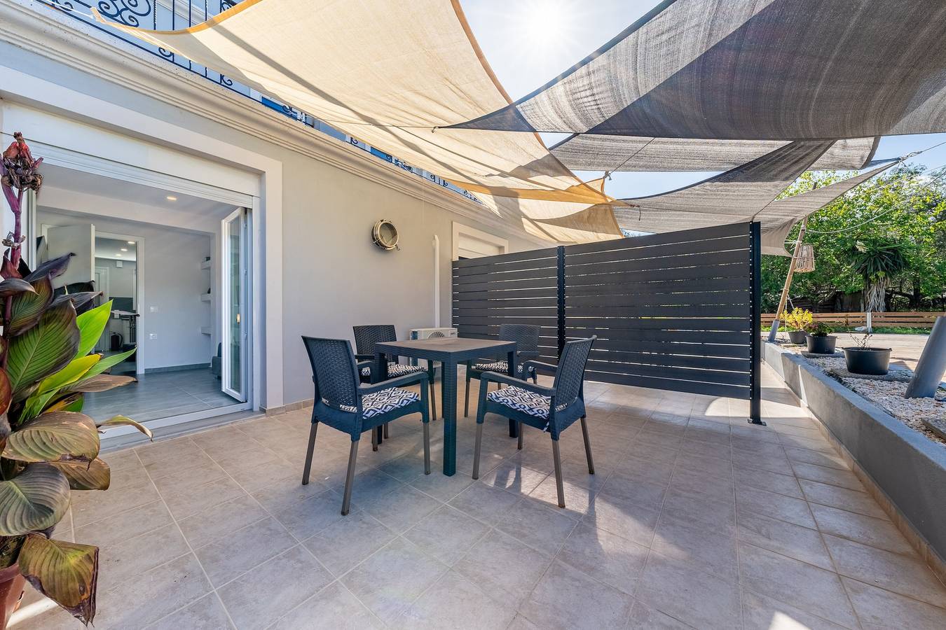 Ganze Wohnung, Ferienwohnung 'Starry Sky Luxury 2' mit Gemeinschaftsterrasse, Wi-Fi und Klimaanlage in Korfu