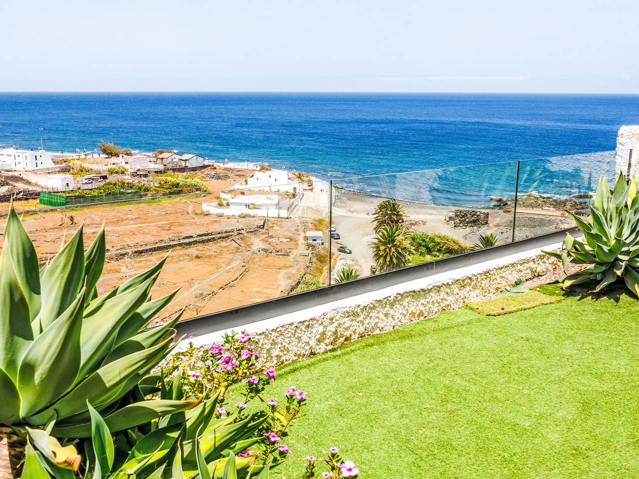Apartamento entero, Komfortable Ferienwohnung in El Turman mit Terrasse in Piscinas Naturales. Salinas (Agaete), Agaete
