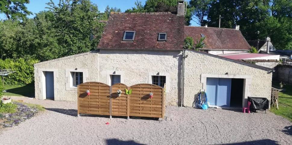Location de vacances pour 4 personnes, avec Terrasse ainsi que Jardin et Vue dans Sarceaux