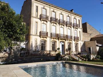 Cottage pour 2 personnes, avec jardin ainsi que piscine et jacuzzi à Claira