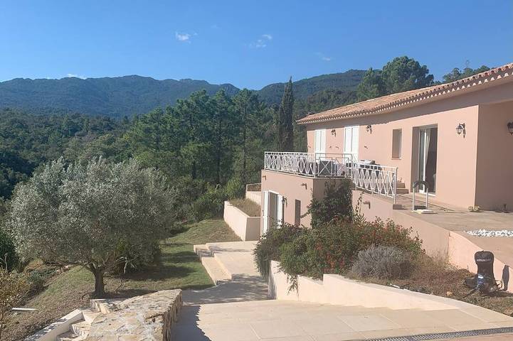 Villa pour 7 personnes, avec jardin à Sari-Solenzara