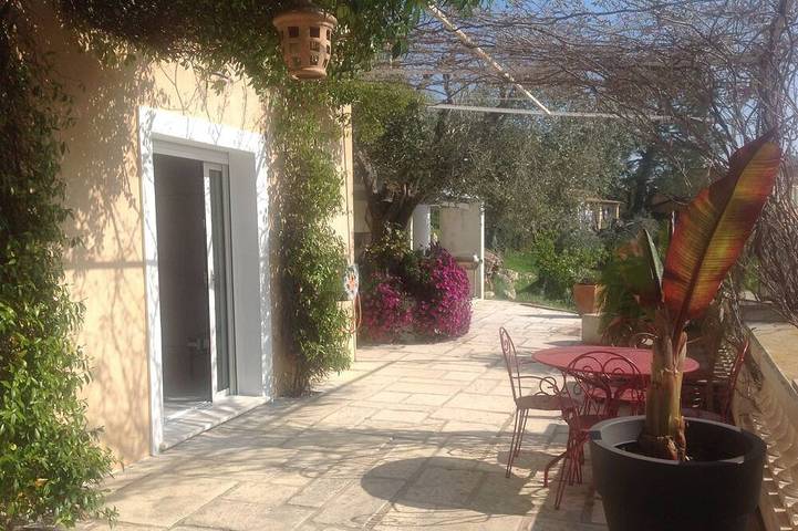 Location de vacances pour 4 personnes, avec Terrasse à Saint-André-de-la-Roche