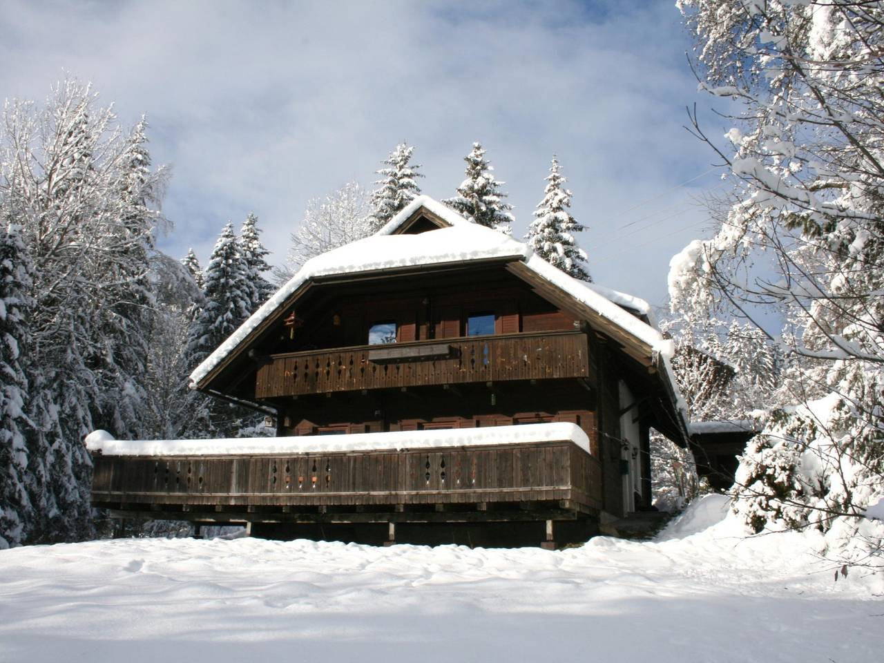 Authenthiek ruim chalet met sauna en grote tuin in Gnesau, Oberkärnten
