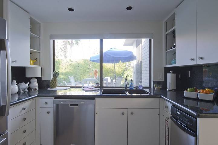 Bungalow for 2 people, with hot tub and pool as well as garden in California