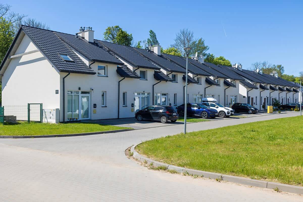 Geheel vakantieappartement, Seaside Studio with Balcony | Parking Space in Darłowo, Powiat sławieński
