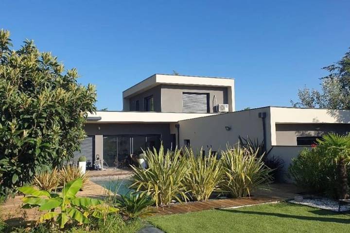 Location de vacances pour 10 personnes, avec Jacuzzi ainsi que Terrasse et Piscine à Deyme
