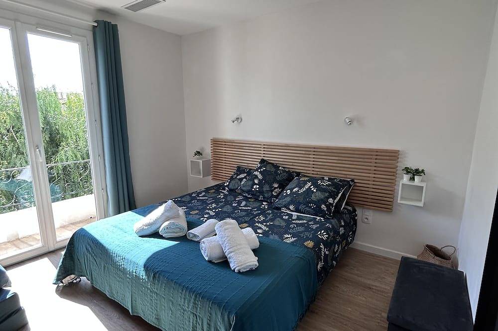 Appartement entier, Superbe haut de villa avec jardin privatif et parking . in Saint-Laurent-du-Var, Côte méditerranéenne (France)