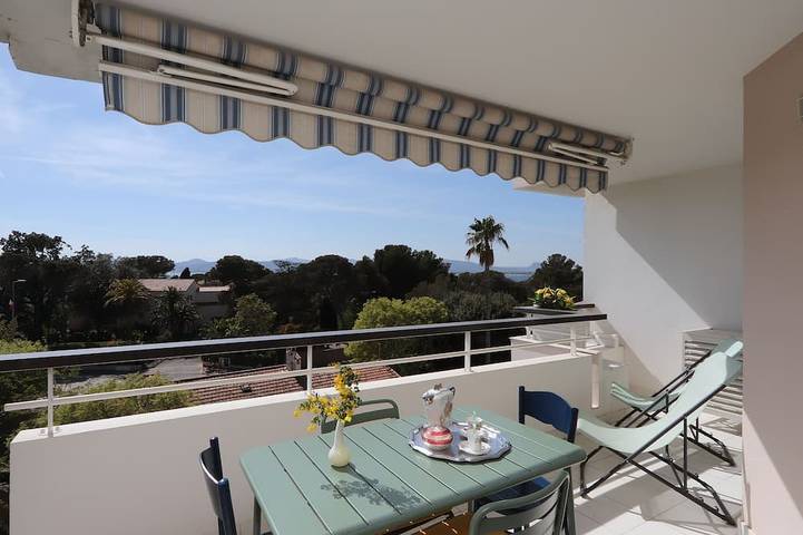 Gîte pour 2 personnes, avec piscine et terrasse, animaux acceptés dans Calanque du Fournas