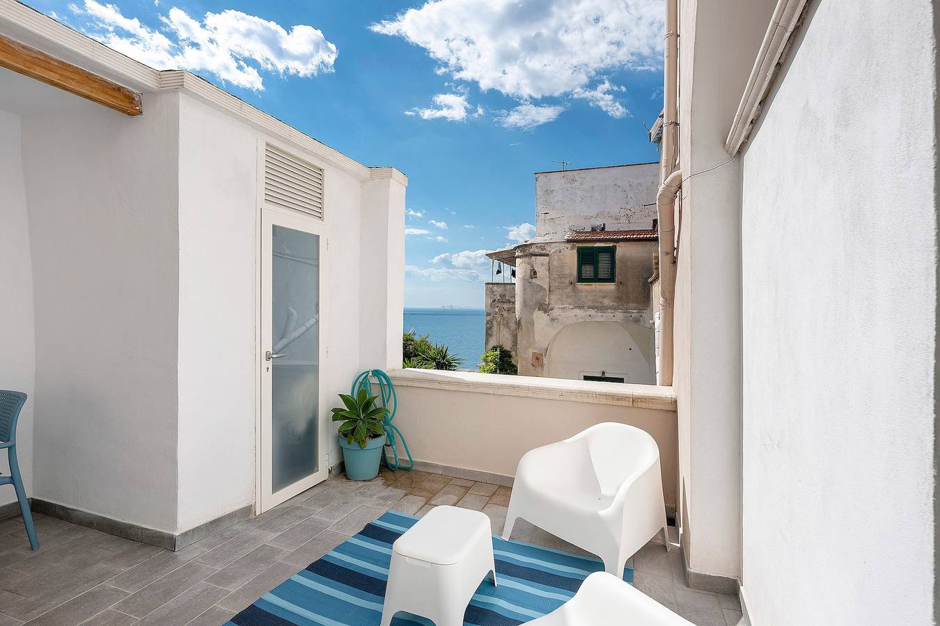 Ganze Wohnung, Apartment „Light Blue Room“ mit Meerblick, Wlan und Klimaanlage in Meta, Sorrento Coast