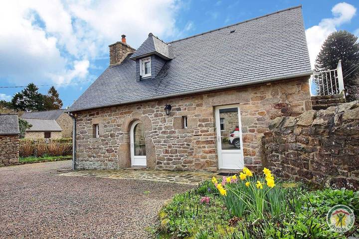 Gîte pour 2 personnes, avec Terrasse ainsi que Jardin et Vue à Ploulec'h