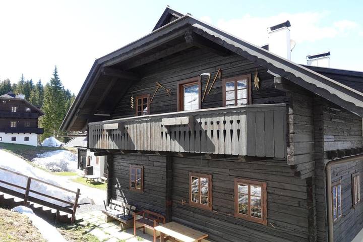 Ferienwohnung für 6 Personen, mit Balkon und Garten sowie Pool und Sauna