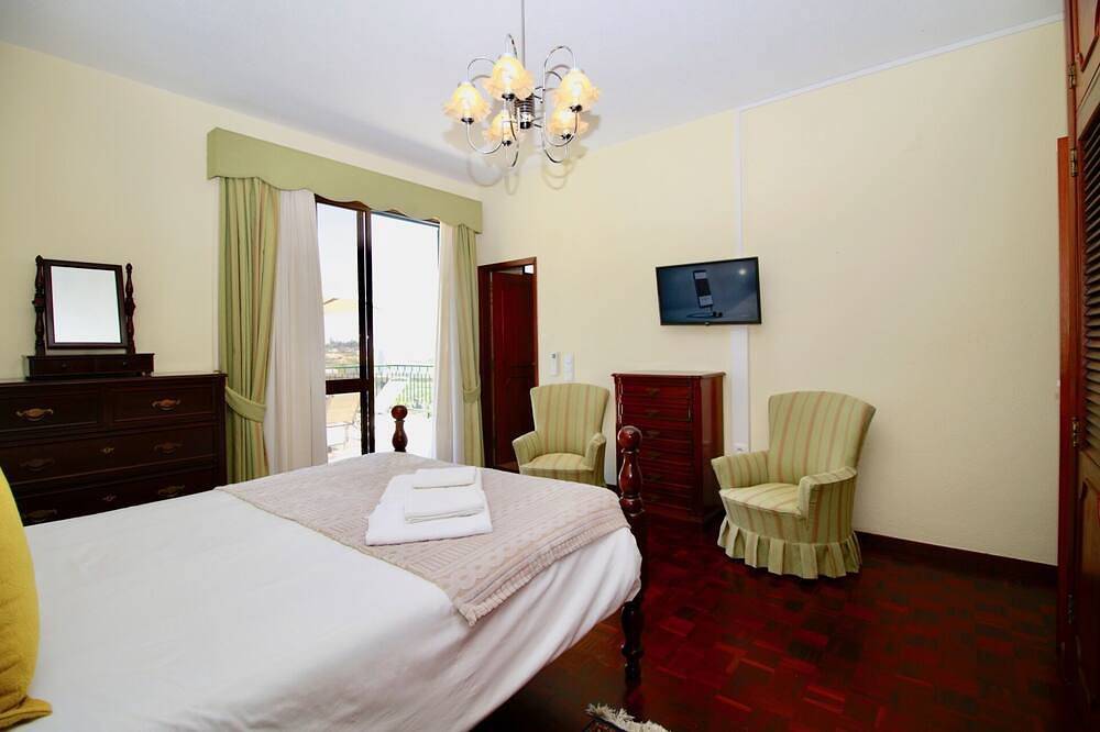 Villen Quinta da Lapa 2. Villa. Beheizter Pool. Wifi in Câmara de Lobos, Madeira