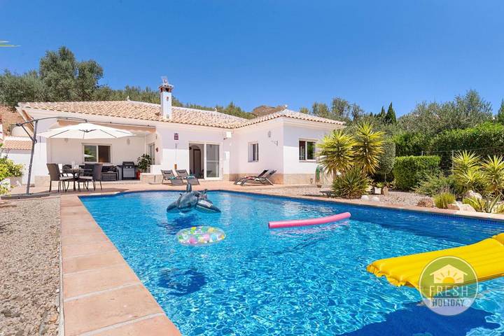 Casa rural para 6 personas, con piscina además de jardín y vistas en Alcaucín - 2