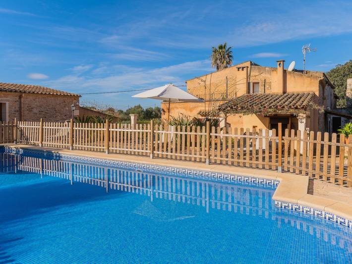 Finca für 8 Personen, mit Garten und Terrasse sowie Pool in Cas Concos