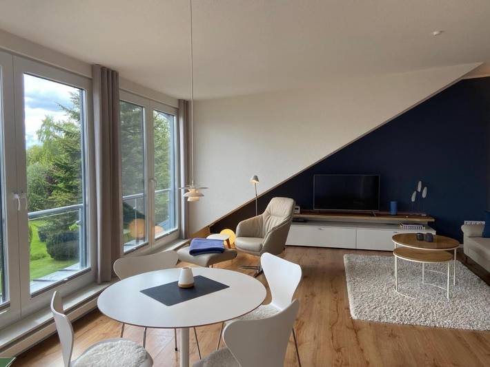 Ferienwohnung für 2 Personen, mit Garten und Seeblick sowie Ausblick und Balkon in Groß Wittensee - 3