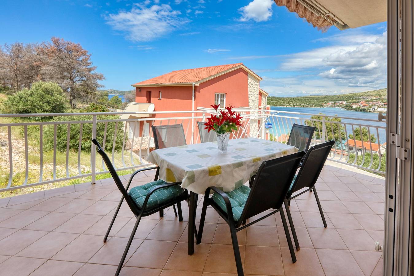 Ganze Wohnung, 2-Zimmer-Ferienwohnung am Strand Sparadici, Sibenik A-23939-a in Grebastica, Šibenik-Knin